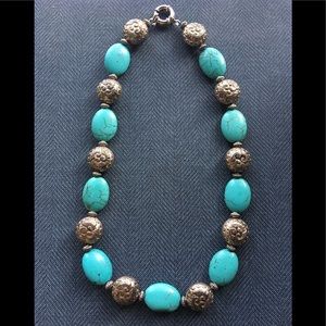Turquoise/silver colored beaded necklace